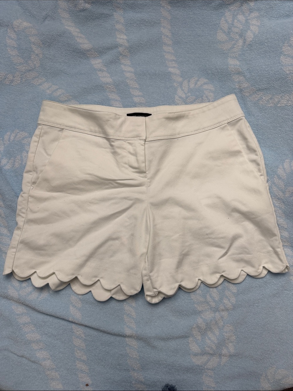 The Limited White Scallop Hem Women's Shorts